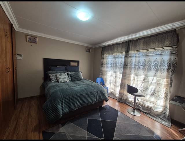 2 BEDROOM HOUSE FOR SALE IN VANDERBIJLPARK SE 4